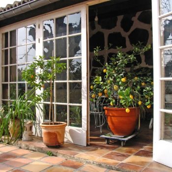 window-home-porch-balcony-cottage-backyard-613618-pxhere.com (1)